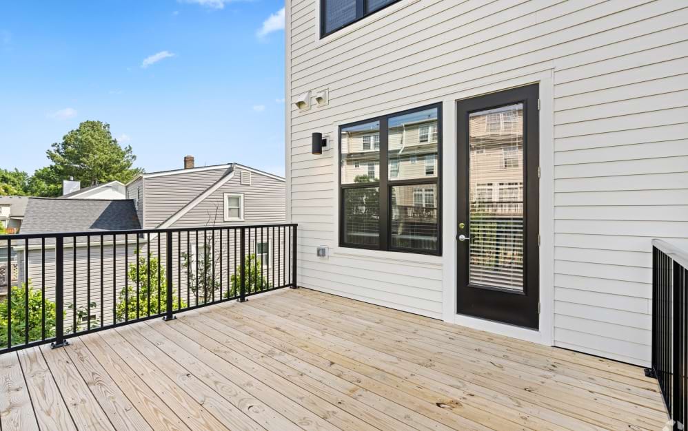C4 - 3 bedroom floorplan layout with 3 bathrooms and 1830 square feet (Deck)